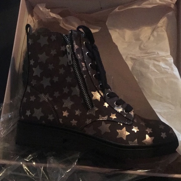 JustFab Shoes - Star booties